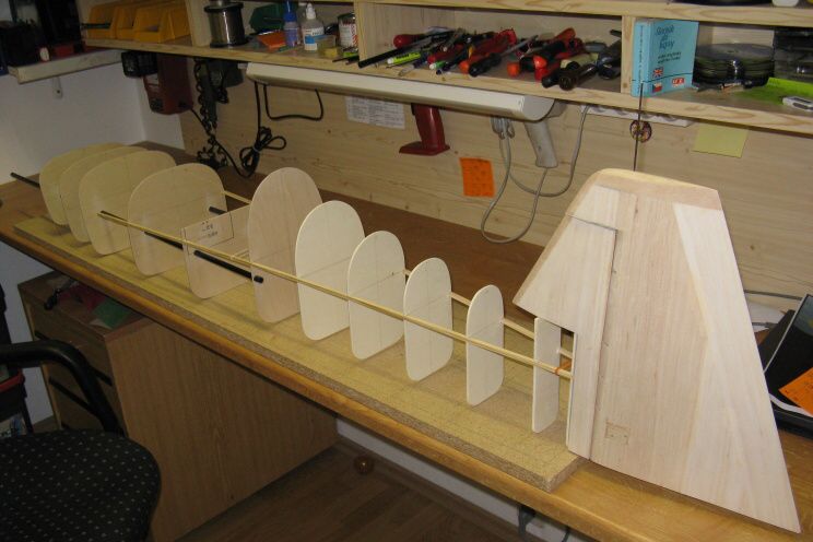 Stavba trupu začíná